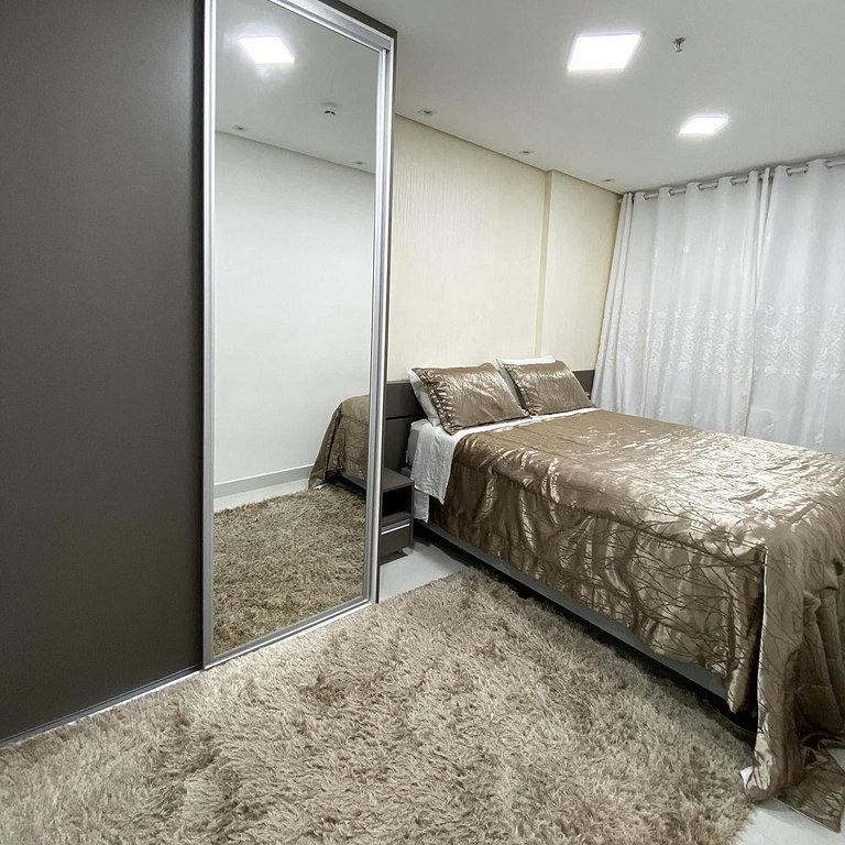 Apartamento no Boqueirão, Perto Praia com Piscina