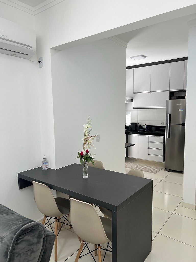 Apto Charmoso com Sacada Gourmet na melhor Praia