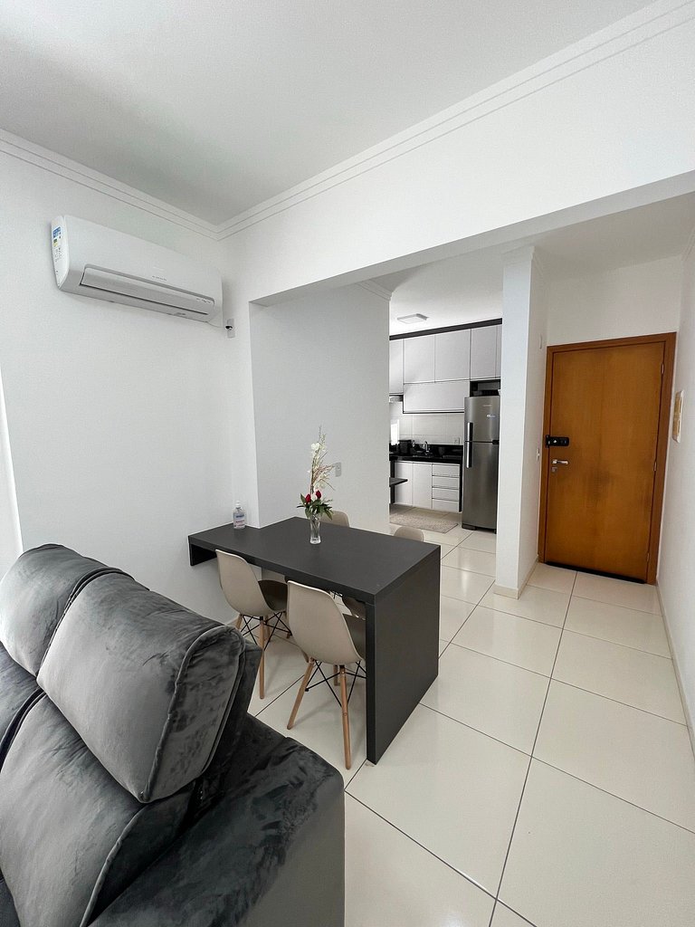 Apto Charmoso com Sacada Gourmet na melhor Praia